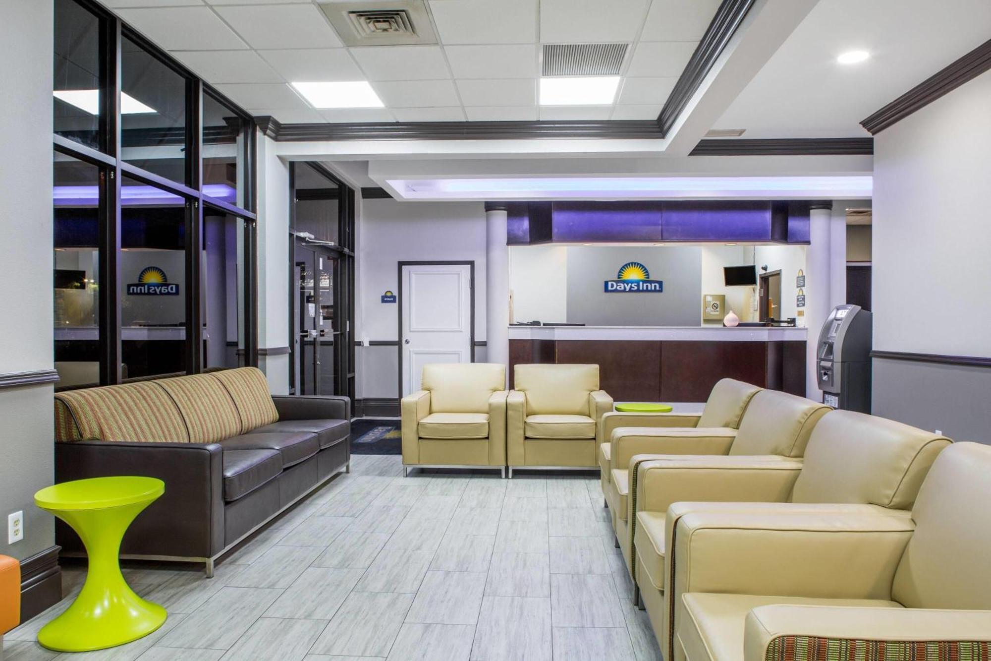 Days & By Wyndham Airport Motel 2*
